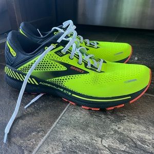 Brooks Men’s 11 1/2 Adrenaline GTS 22 Running Shoes.